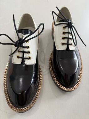 SANDRO Women’s Black and White Lace-Up Oxford with Gold Chain Trim